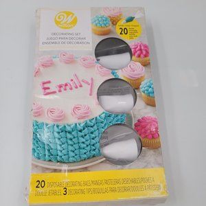Wilton Decorating Kit 2104-2578 Disposable Bags an